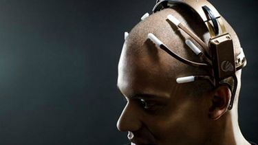 El aparato es capaz de analizar las vocales y consonantes que se producen en el cerebro hasta completar una oración. 