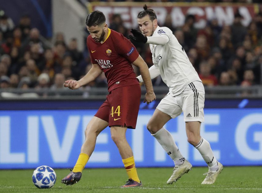 Fotografía de archivo del 27 de noviembre de 2018, del defensor de la Roma Kostas Manolas, a la izquierda, y el extremo derecho Gareth Bale, del Real Madrid, durante un partido del Grupo G de la LIga de Campeones en el Estadio Olímpico de Roma.