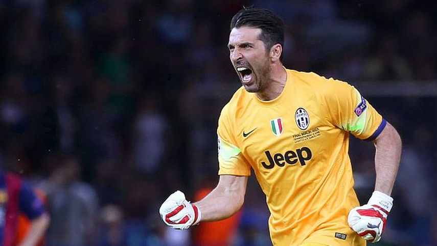 Buffon, de 38 años, podría estar jugndo su última temporada. (EFE)
