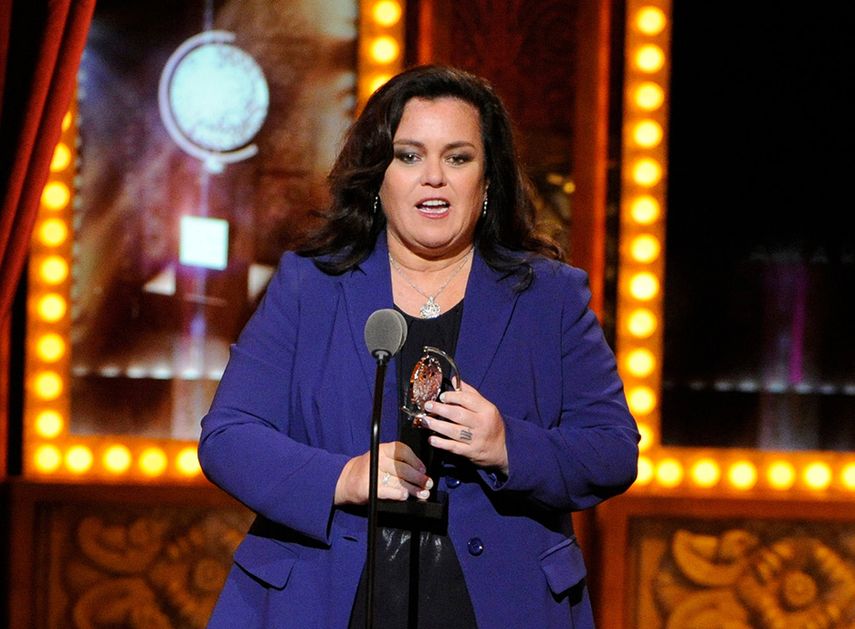 La comediante y actriz recibe el premio Isabelle Stevenson durante la pasada gala de los galardones Tony en Nueva York. (AP)
