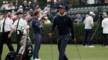 Tiger Woods muestra su mejor momento en casi un año sin acción