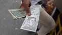 Billete del cono monetario vigente en Venezuela junto a el billete de 1 dólar. Billete del cono monetario vigente en Venezuela junto a el billete de 1 dólar.
