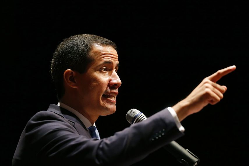 El presidente encargado de Venezuela, Juan Guaidó, habla a la audiencia durante un evento en Caracas.