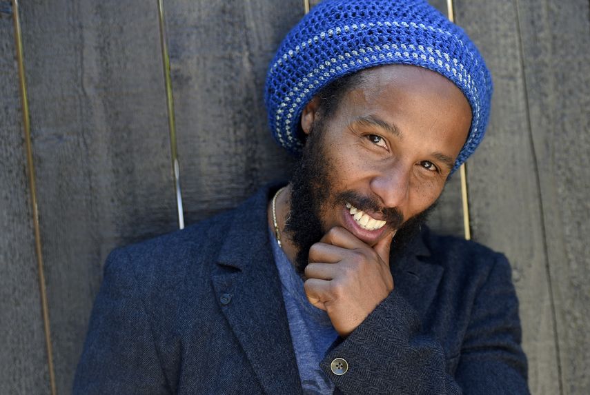 El músico Ziggy Marley posa para un retrato en Los Angeles el 2 de mayo de 2016. El hijo del ícono del reggae Bob Marley y Rita Marley encabezará el concierto por streaming Earth Day Eve 2021 de Nat Geo el miércoles.&nbsp;