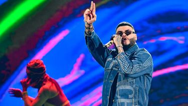 Farruko se presenta en el escenario de los Premios Juventud 2021 en el Watsco Center el 22 de julio de 2021 en Coral Gables, Florida.&nbsp;