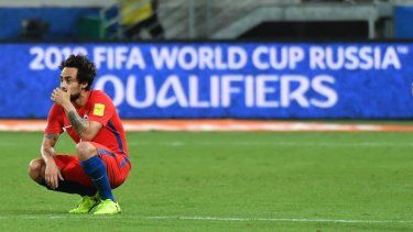 El jugador de la selección chilena Jorge Valdivia luego de la derrota de su combinado ante Brasil en un partido de las eliminatorias hacia el Mundial 2018, el 10 de octubre de 2017 en Sao Paulo.