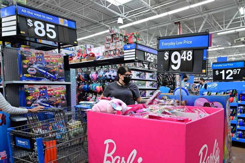 Clientes en una cadena de tiendas minoristas en Estados Unidos.