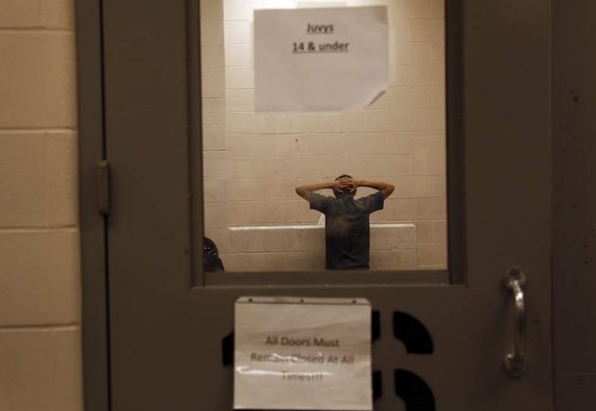 Holguín puso de relieve que los indocumentados se encuentran detenidos en los centros de Texas bajo condiciones carcelarias. (EFE/ARCHIVO)