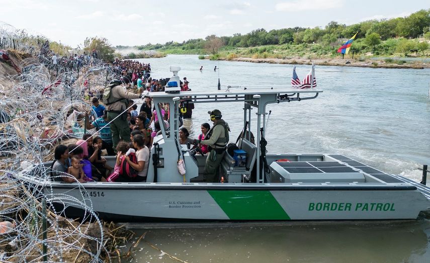 Un promedio de 10,000 migrantes llegan a diario a la frontera sur para ingresar a Estados Unidos.