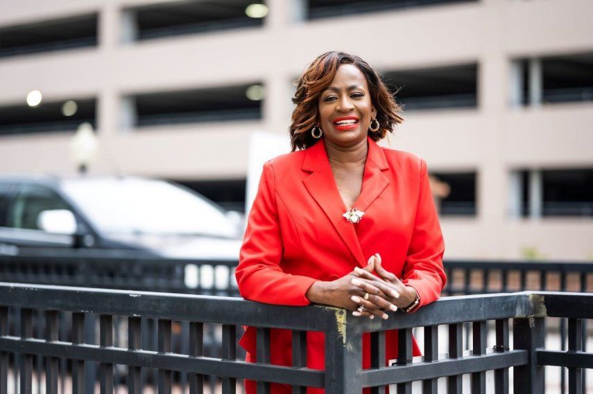 Captura de pantalla de foto de campaña comisionada de Orlando, Regina Hill.