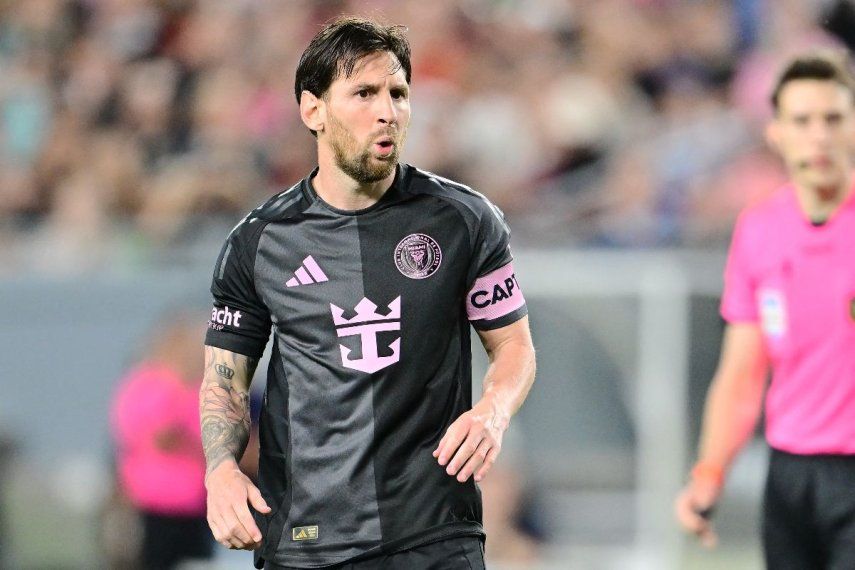 Lionel Messi del Inter Miami reacciona en el primer tiempo contra el Orlando City durante un partido de pretemporada en el Raymond James Stadium, el 14 de febrero de 2025, en Tampa, Florida.