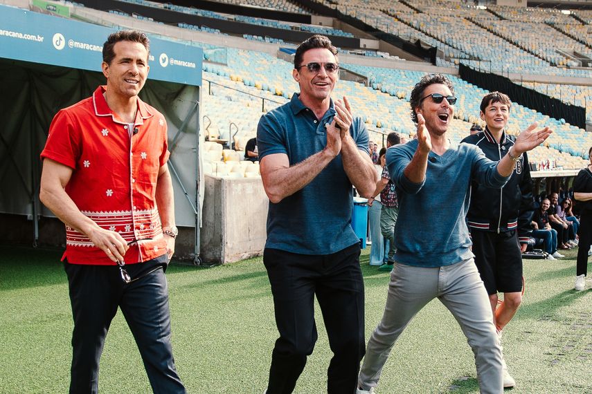 Ryan Reynolds, Hugh Jackman y el director Shawn Levy, de la película Deadpool & Wolverine, de Marvel, visitan el estadio Maracaná, en Río de Janeiro, como parte de la gira mundial del filme.