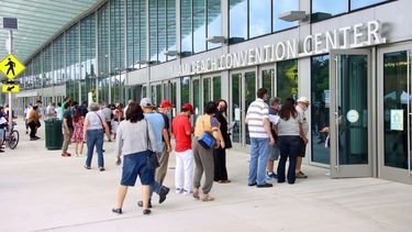 Vista parcial del Miami Beach Convention Center, lugar asignado para que los votantes peruanos ejercieran su derecho al voto en el sur de Florida, este 6 de junio de 2021.&nbsp;