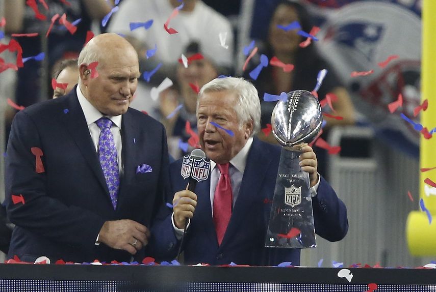 Según la denuncia, basada en parte en grabaciones de cámaras ocultas por las autoridades, el pasado enero pasado Kraft visitó en dos ocasiones el salón de masajes Day Spa Orquídeas de Asia, en Júpiter (Florida), para solicitar y participar en actos sexuales.