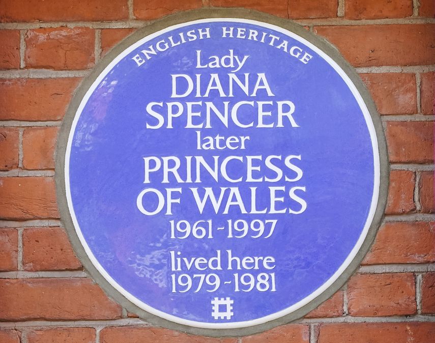 La placa azul de English Heritage en honor a la princesa Diana fue develada en Coleherne Court, Old Brompton Road, Londres, este miércoles 29 de septiembre de 2021.
