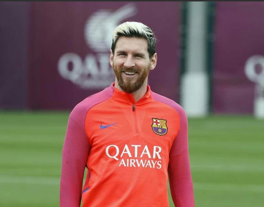 Messi compartió una cena y e fotografió con sus amigos.