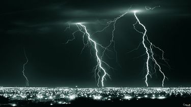 En este preciso instante, en el mundo hay miles de tormentas eléctricas en actividad generando no solo precipitaciones, sino también fenómenos como el rayo.(Archivo)