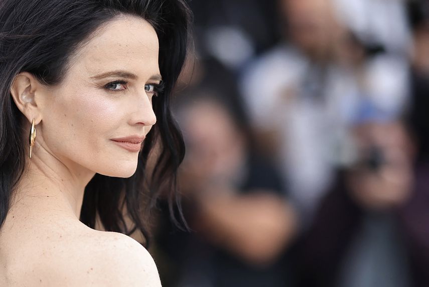 La actriz francesa y miembro del jurado del 77º Festival de Cine de Cannes Eva Green posa durante una sesión fotográfica del jurado de Cannes el 14 de mayo de 2024.
