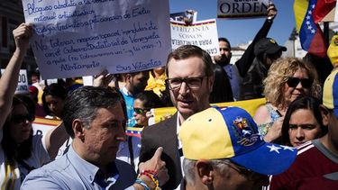&nbsp;El vicesecretario de Acción Sectorial del PP, Javier Maroto (c), ha participado hoy en la concentración celebrada en la Puerta del Sol de Madrid en apoyo a los venezolanos