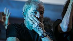 El expresidente brasileño Luiz Inácio&nbsp;Lula&nbsp;da Silva reacciona tras conocer la decisión del jurado que ratificó su condena por corrupción pasiva y lavado de dinero este&nbsp;24 de enero de 2018.