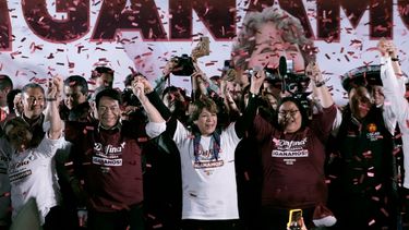 Delfina Gómez, candidata a gobernadora de México por el Movimiento Regeneración Nacional, o Morena, celebra su victoria electoral en las elecciones del Estado de México en Toluca, México, el domingo 4 de junio de 2023.