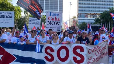 Muchos carteles usaban el #SOSCUBA para exigir la libertad del pueblo cubano.&nbsp;