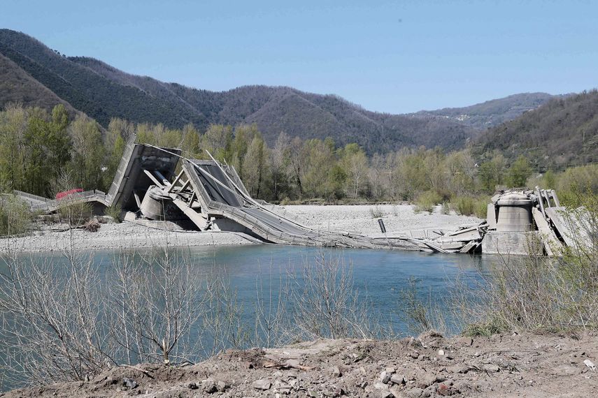 Esta fotograf&iacute;a del mi&eacute;rcoles 8 de abril de 2020 muestra los restos de un puente que se derrumb&oacute; en Aulla, entre las regiones de la Toscana y Liguria, en el norte de Italia.&nbsp;