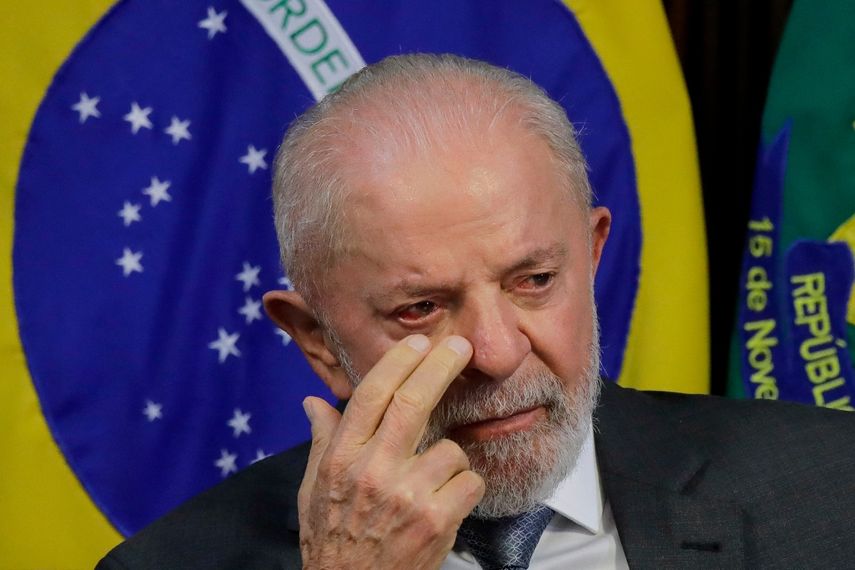 El presidente brasileño, Luiz Inácio Lula da Silva, hace un gesto durante una reunión con su gabinete y gobernadores para discutir cambios en las políticas de seguridad pública en el Palacio de Planalto en Brasilia, el 31 de octubre de 2024.