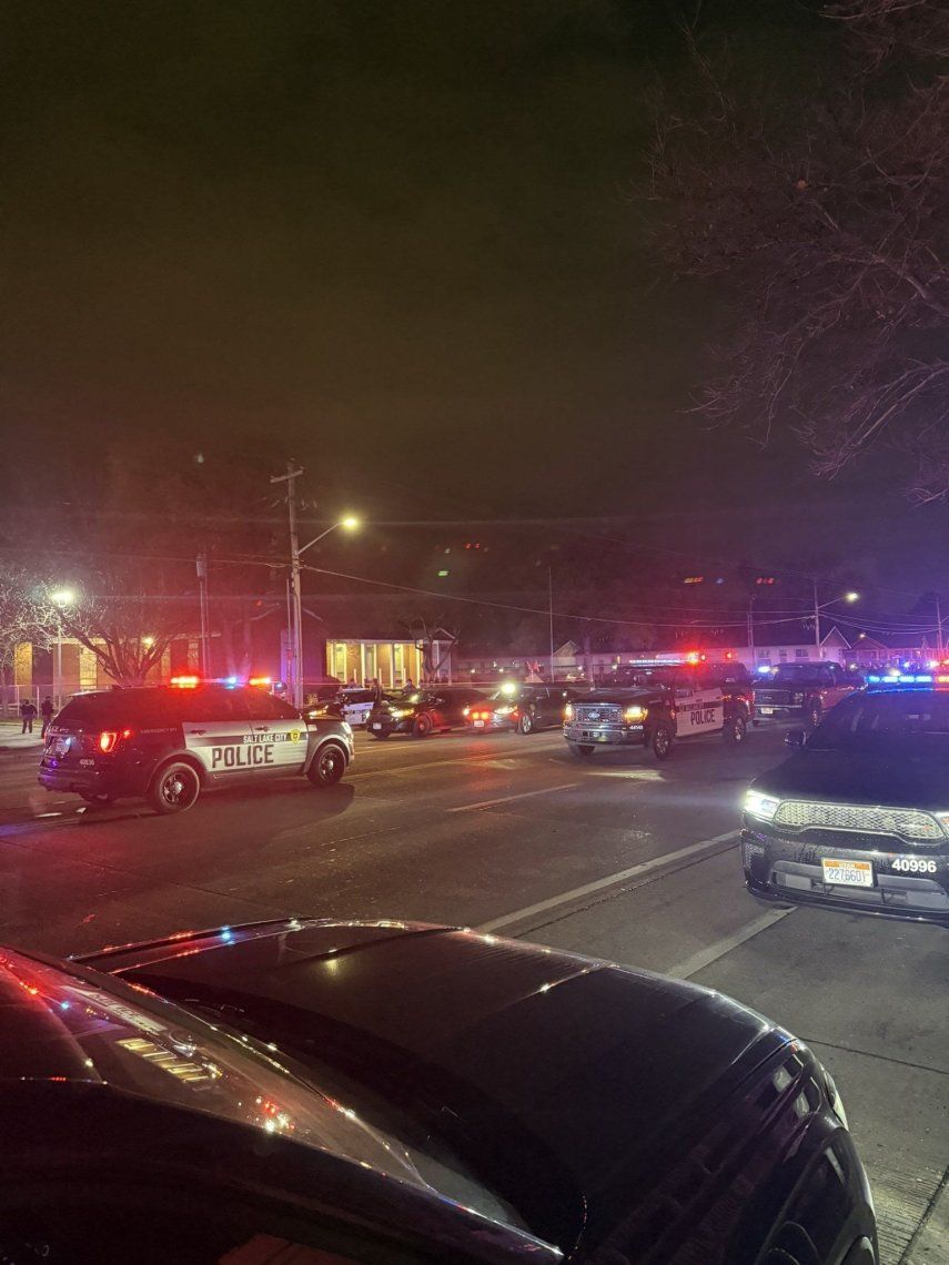 Efectivos de la Policía de Salt Lake City, del estado de Utah, se trrasladan en coche durante un operativo.