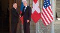 El presidente de Estados Unidos, Joe Biden (derecha) y el presidente de Rusia, Vladimir Putin, se dan la mano cuando llegan a una cumbre entre Estados Unidos y Rusia en Villa La Grange en Ginebra el 16 de junio de 2021. El presidente de Estados Unidos, Joe Biden (derecha) y el presidente de Rusia, Vladimir Putin, se dan la mano cuando llegan a una cumbre entre Estados Unidos y Rusia en Villa La Grange en Ginebra el 16 de junio de 2021.