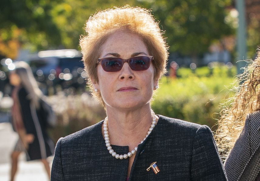 En esta foto de archivo del 11 de octubre de 2019, la exembajadora de Estados Unidos en Ucrania, Marie Yovanovitch, llega al Capitolio en Washington.&nbsp;
