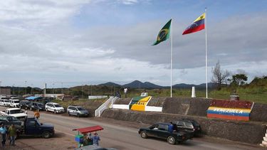 Fotografía de archivo del 22 de octubre de 2016, que muestra una vista general de paso fronterizo entre Brasil y Venezuela en la ciudad de Pacaraima, en el estado brasileño de Roraima.