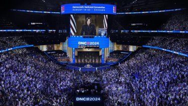 La candidata presidencial demócrata, la vicepresidenta Kamala Harris, habla durante la Convención Nacional Demócrata el jueves 22 de agosto de 2024, en Chicago.&nbsp;