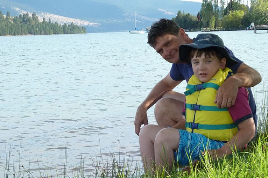 Ben Long, de Kalispell, Montana, se preocupa porque su hijo Aidan, quien sufre de graves convulsiones, podría quedar sin cobertura del Medicaid si los republicanos en el Senado aprueban la propuesta para reemplazar la ley de salud.&nbsp;