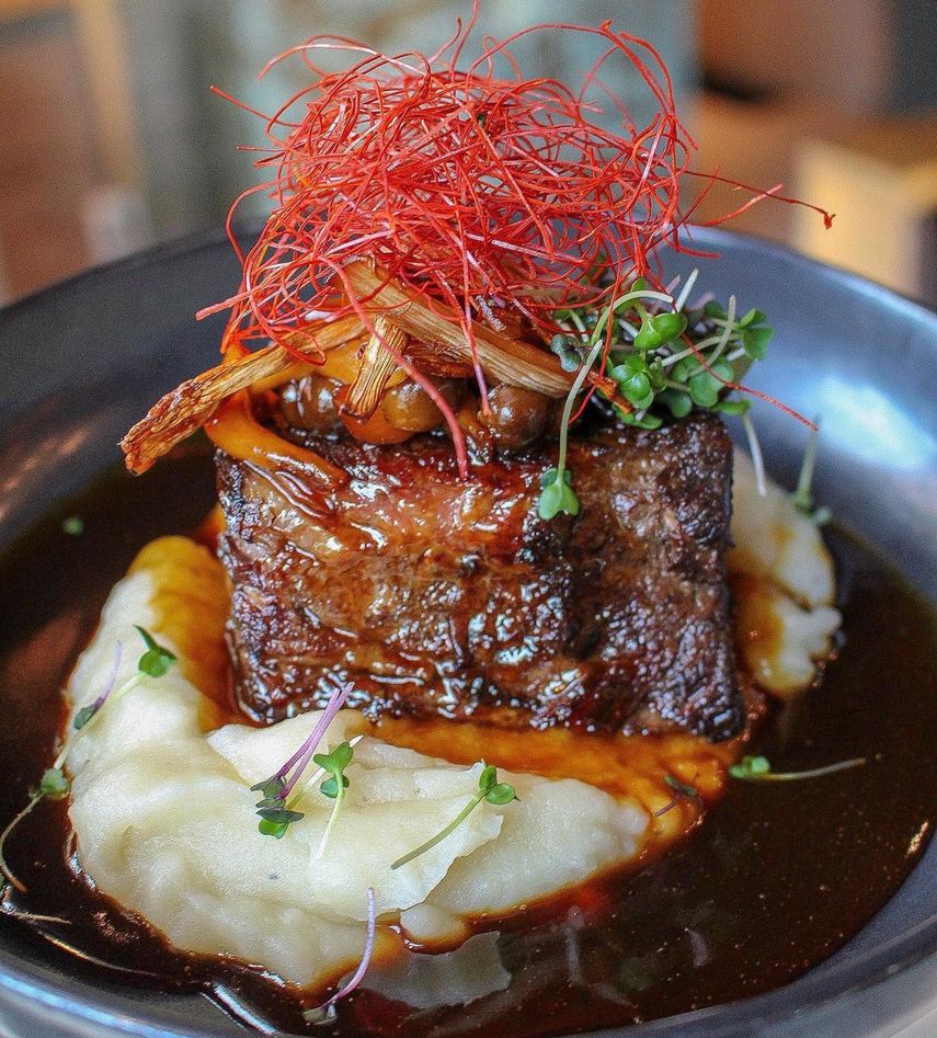 &nbsp;Beef short ribs, uno de los platos que prepara el chef&nbsp;Melvyn Ram&iacute;rez prepara en el restaurante Taikin en Miami.