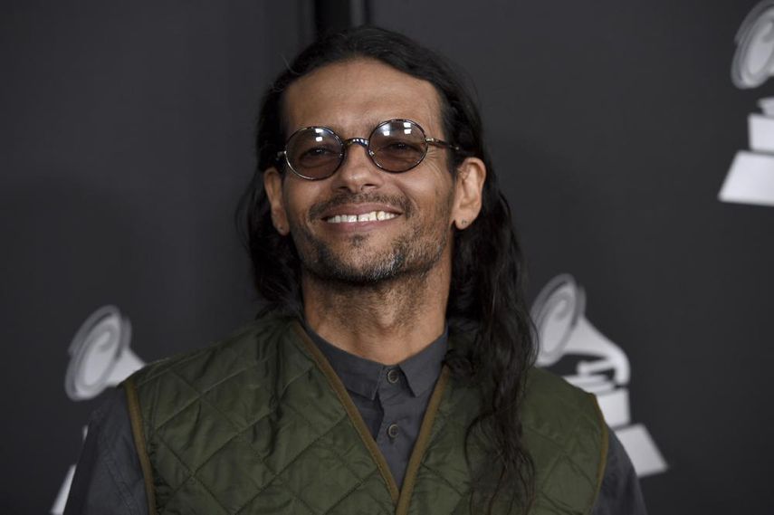 Draco Rosa llega a la ceremonia de la Academia Latina de la Grabación en honor a la Persona del Año dedicada a Juanes el 13 de noviembre de 2019, en el centro de conferencias del MGM en Las Vegas. Draco Rosa lanzó su disco de sanación “Sound Healing 1:11” el 11 de noviembre de 2021.