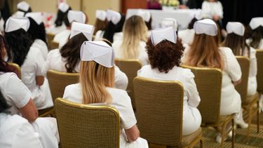 Un acto de graduación en New Professions Technical Institute.&nbsp;