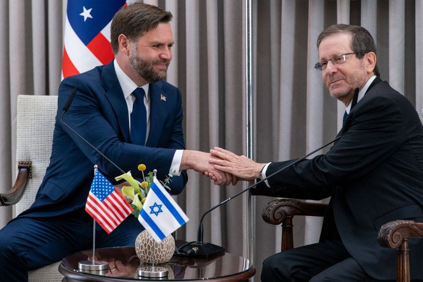 El vicepresidente de Estados Unidos JD Vance junto al presidente de Israel Isaac Herzog