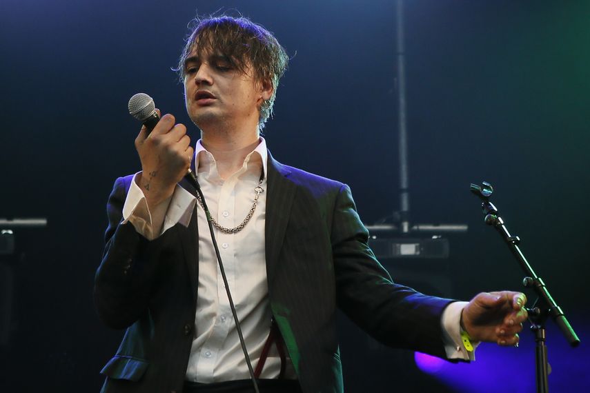 El cantante brit&aacute;nico Pete Doherty durante un concierto en Par&iacute;s.