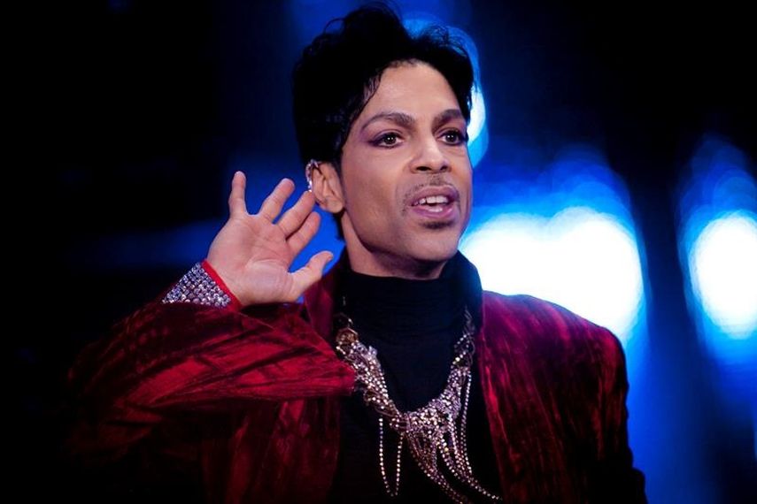 Fotografía de archivo del pasado 9 de agosto de 2011 que muestra al artista estadounidense Prince durante un concierto en el Festival de Sziget en Budapest, Hungría (EFE)