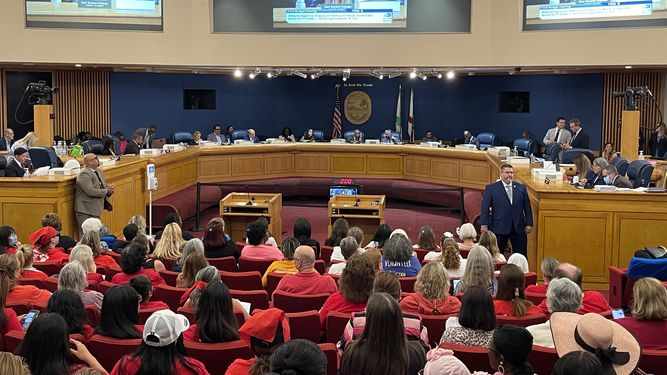 Pleno de la Comisión de Miami-Dade.