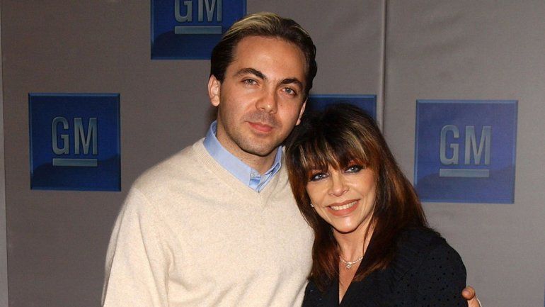 El cantante Cristian Castro y su madre, Verónica Castro. Crecen rumores de un nuevo conflicto entre ambos artistas. 