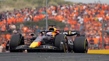 El piloto de Red Bull, el holandés Max Verstappen, conduce durante el Gran Premio de Holanda de F1, en el circuito de Zandvoort, el domingo 4 de septiembre de 2022, en Zandvoort, Holanda.
