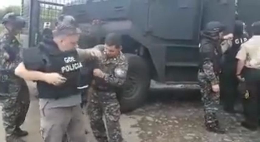 Efectivos militares de Ecuador en las inmediaciones de la zona fronteriza con Colombia.