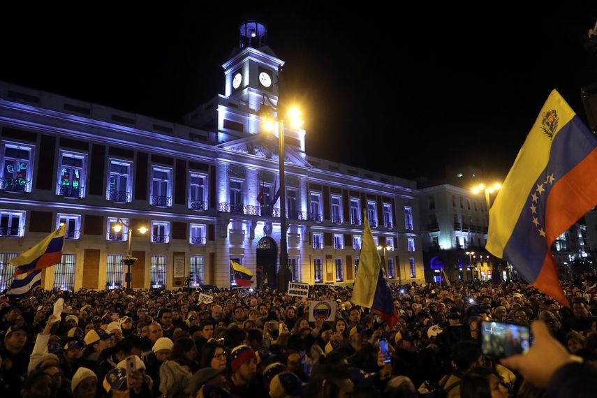 En Madrid, España. Miles de venezolanos se congregaron en la Plaza del Sol.
