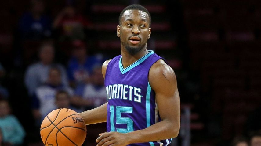 Walker anotó 24 puntos para mantener el invicto de los Hornets en esta temporada