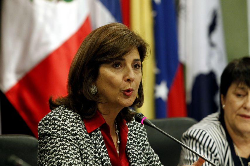 Holguín concluyó que si la Asamblea Nacional de&nbsp;Venezuela, de mayoría opositora, aceptó asistir a los diálogos, que tendrán lugar el 1 y 2 de diciembre, se debe respetar esa decisión.