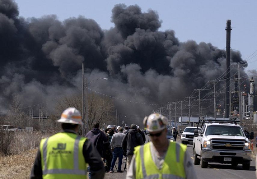 La Policía advirtió que la zona evacuada se extiende varios kilómetros en torno al lugar del siniestro en Wisconsin.