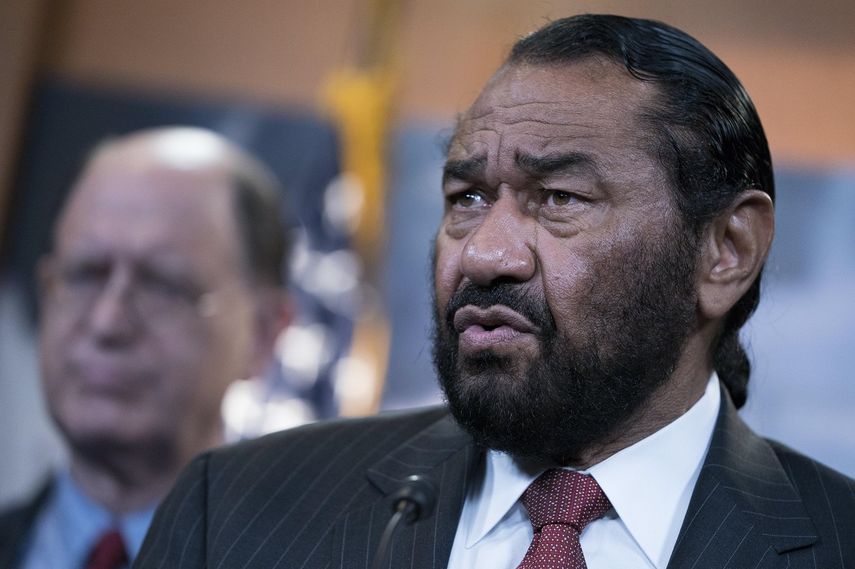 El congresista demócrata&nbsp;Al&nbsp;Green presentó hoy de manera formal ante la Cámara de Representantes los puntos en los que basa su solicitud para abrir un juicio político&nbsp;alpresidente Donald Trump con miras a su destitución.