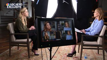 En esta imagen proporcionada por NBC News la periodista Savannah Guthrie, derecha, durante una entrevista exclusive con Amber Heard, que se transmitirá el martes 14 y el miércoles 15 de junio en el programa Today de NBC y el viernes 17 de junio en Dateline NBC.